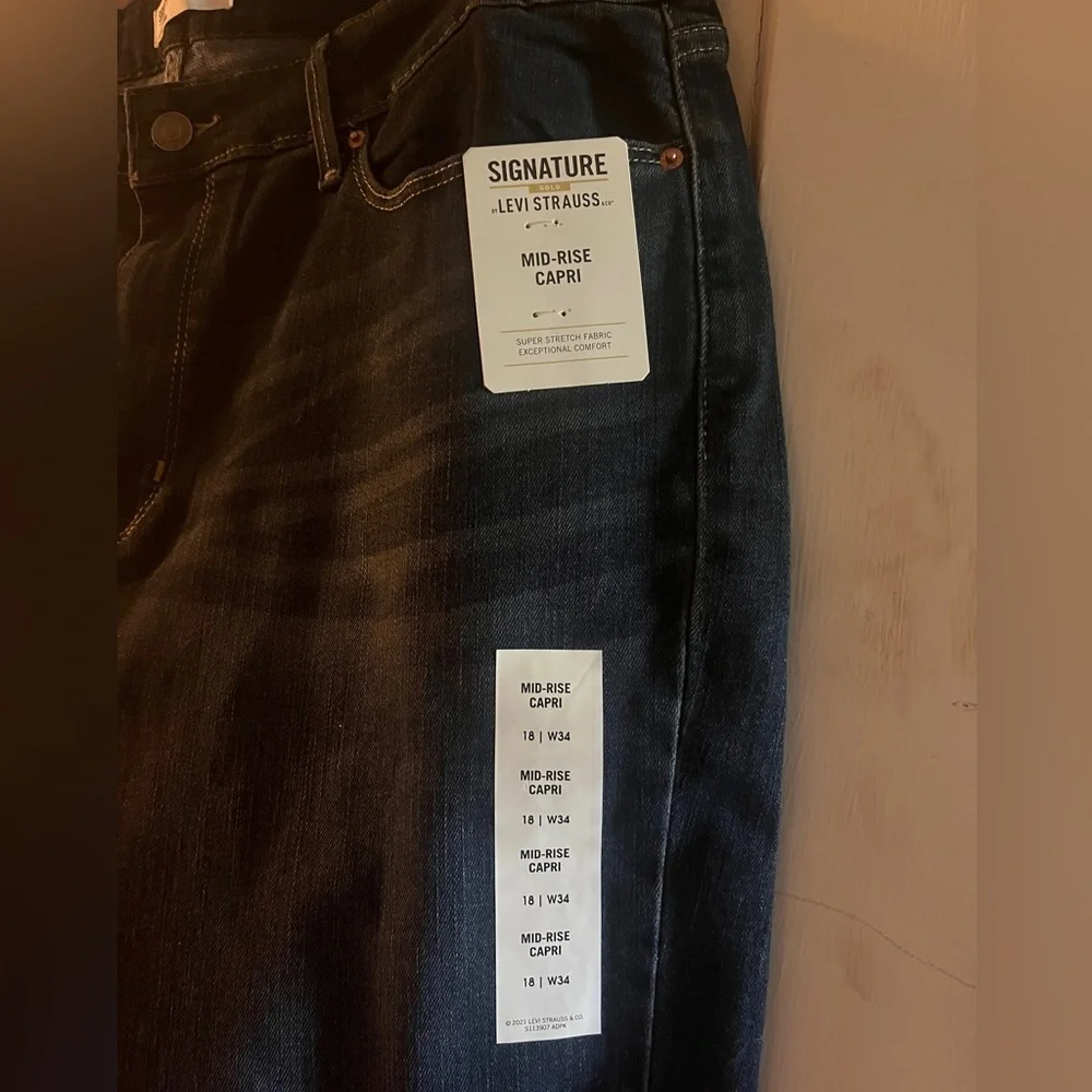 Levi’s jeans. Women’s Signature - Picture 11 of 12